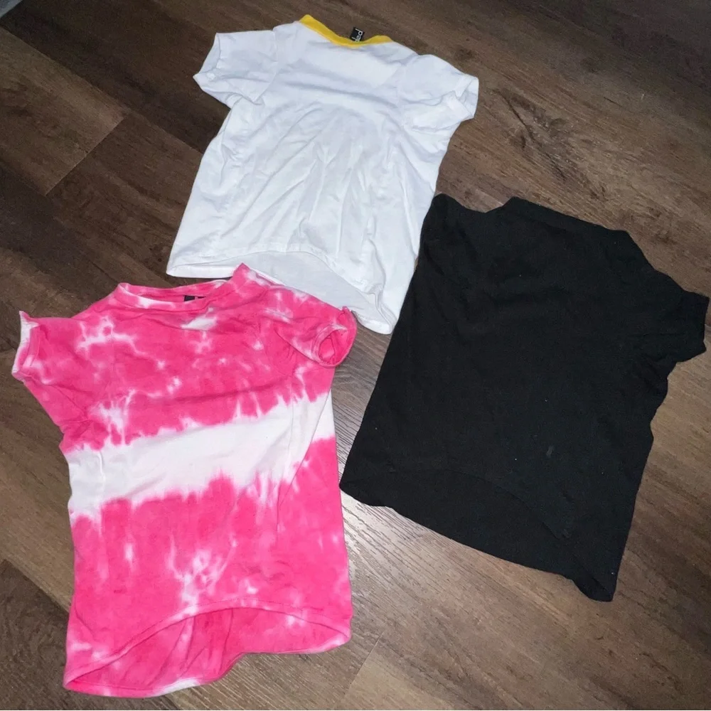 Like new! 90’s theme PetSmart Pet T-shirts